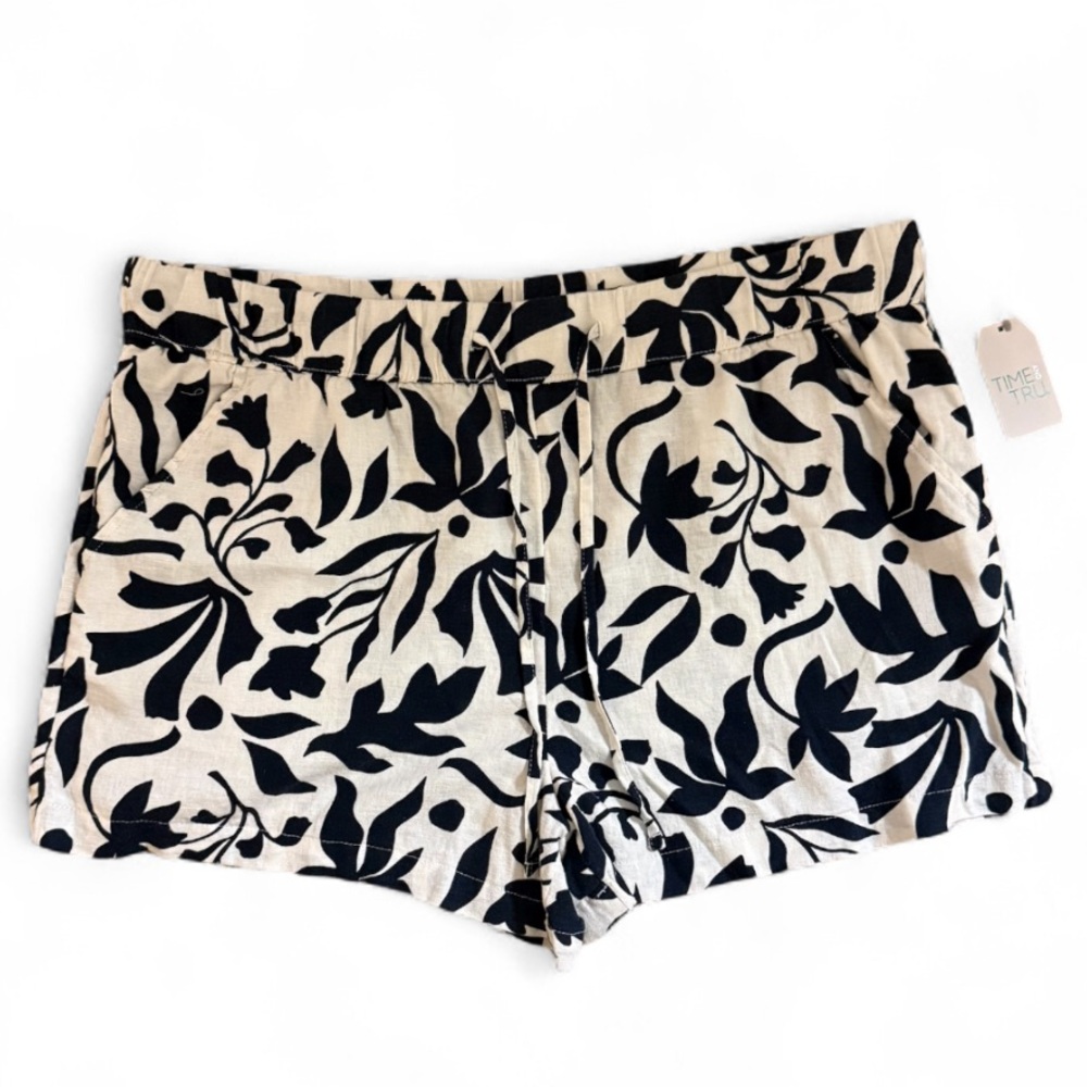 NWT Time and Tru Black and White Floral Women's Shorts Size XL